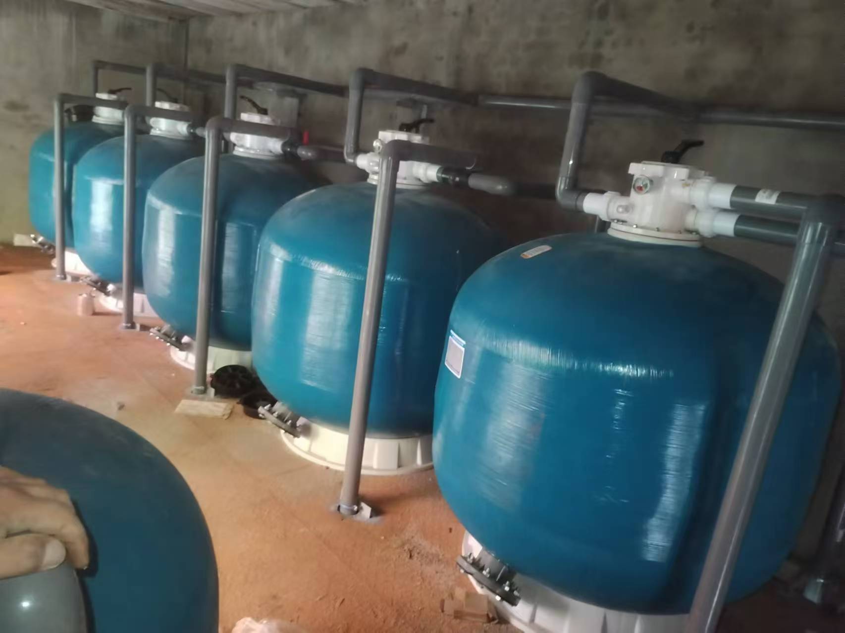 详解游泳池循环水处理设备挑选方法：以砂缸过滤器为例